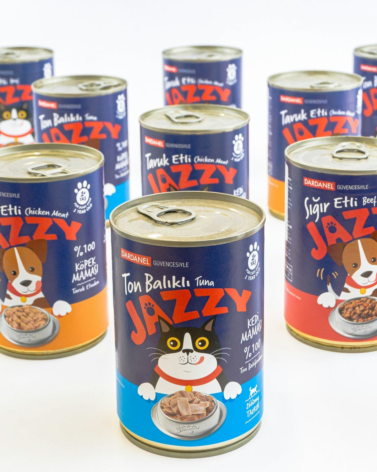 Latas de alimento húmedo, para comparar alimento seco o húmedo para gatos